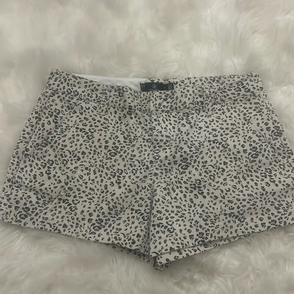 VOLCOM Juniors' Frochickie Shorts • 25 - Picture 1 of 4